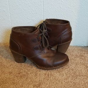 Clarks brown nubuck leather lace up ankle boots